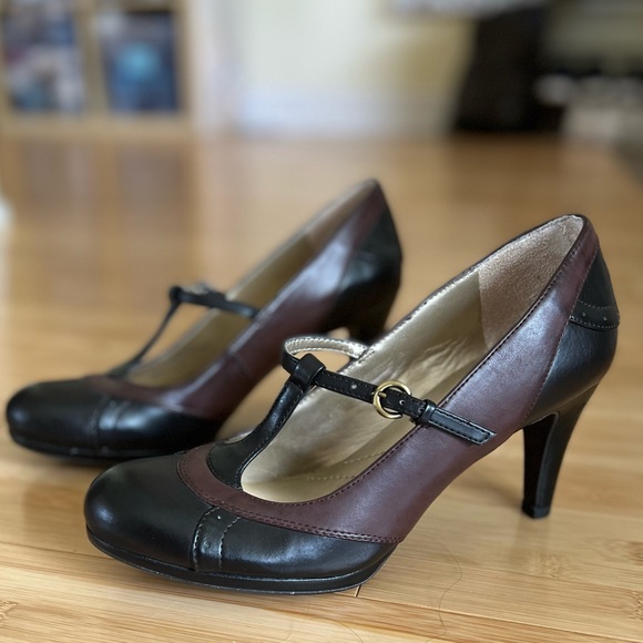 Naturalizer Two Tone Pumps - Picture 6 of 8